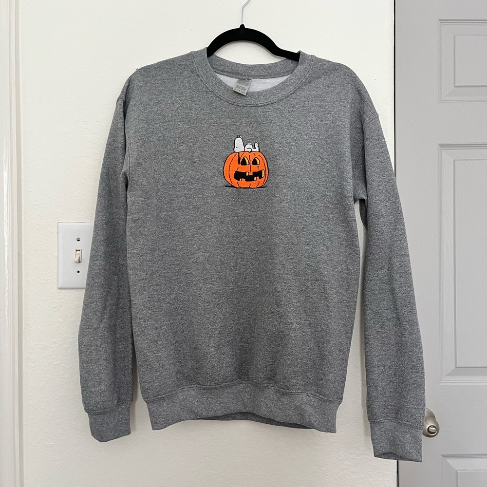 Unisex Embroidered Snoopy on pumpkin crewneck🎃